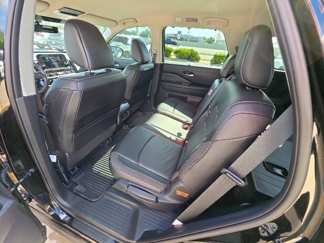 Used 2024 Nissan Pathfinder SL w/ Cargo Package FWD image 23