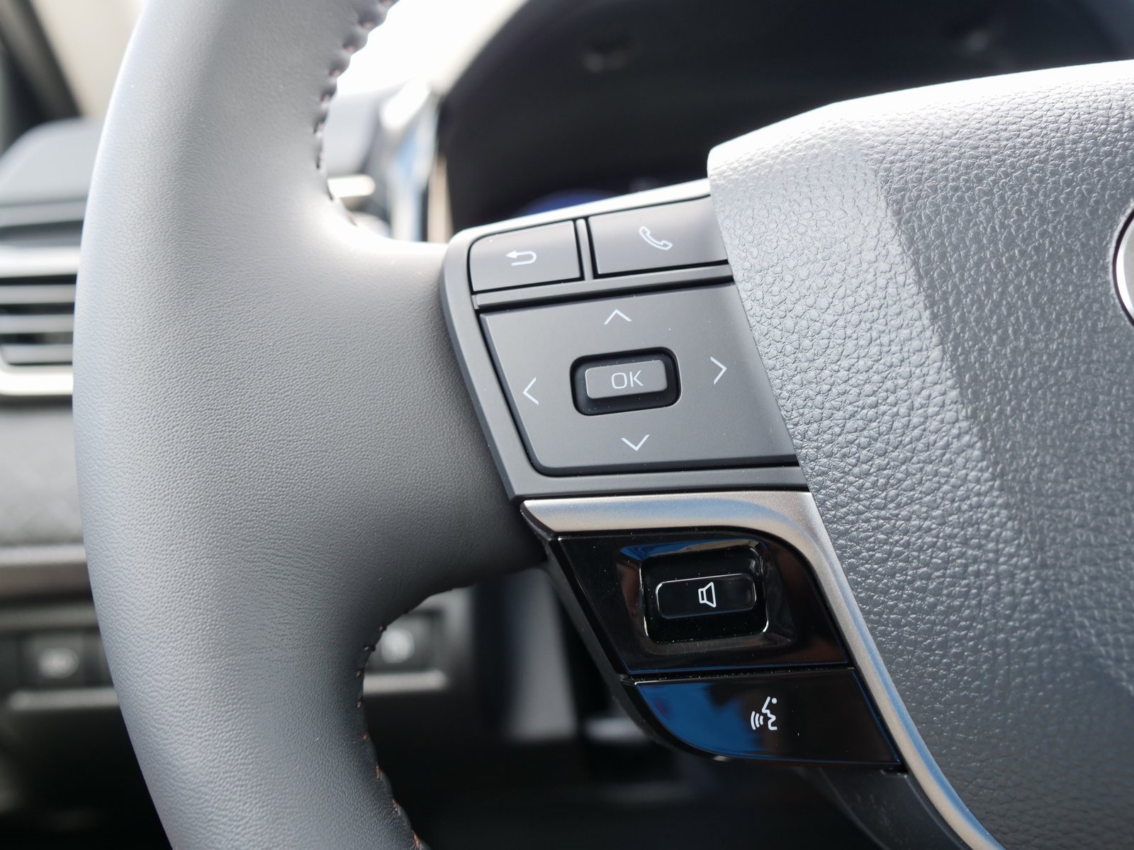 Used 2025 Toyota Camry XLE image 23