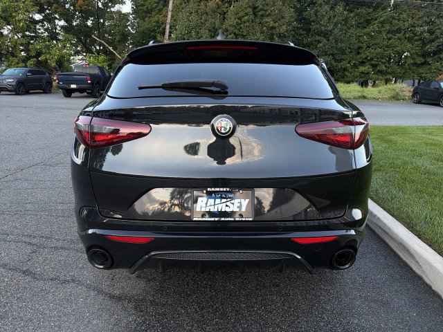 Used 2023 Alfa Romeo Stelvio Veloce AWD/4WD image 7