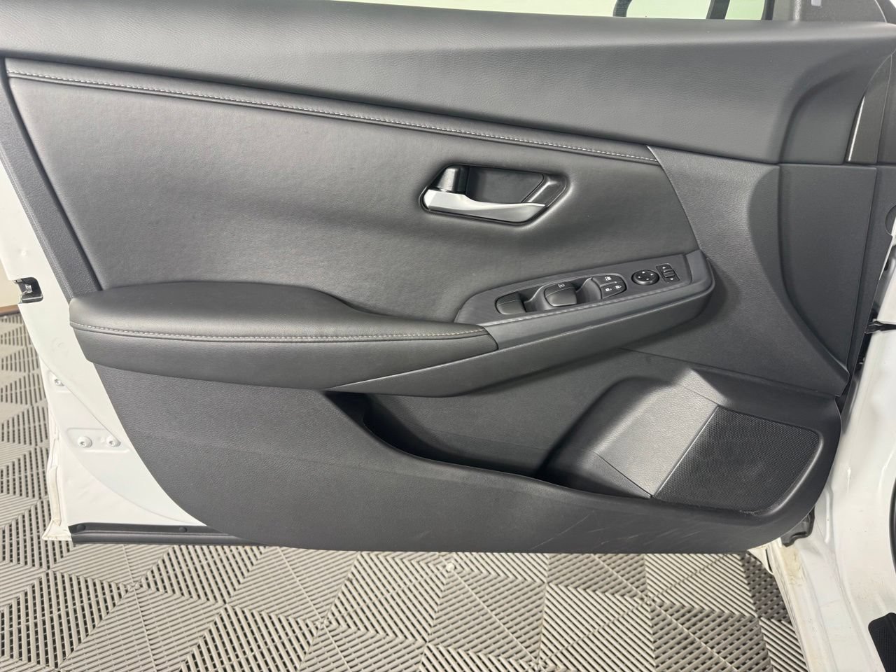 Used 2024 Nissan Sentra SV w/ All-Weather Package FWD image 9