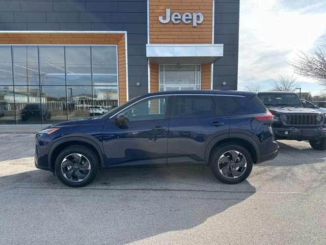 Used 2025 Nissan Rogue SV image 9