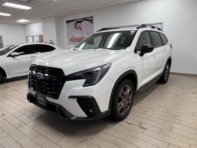 Used 2025 Subaru Ascent Bronze Edition image 3