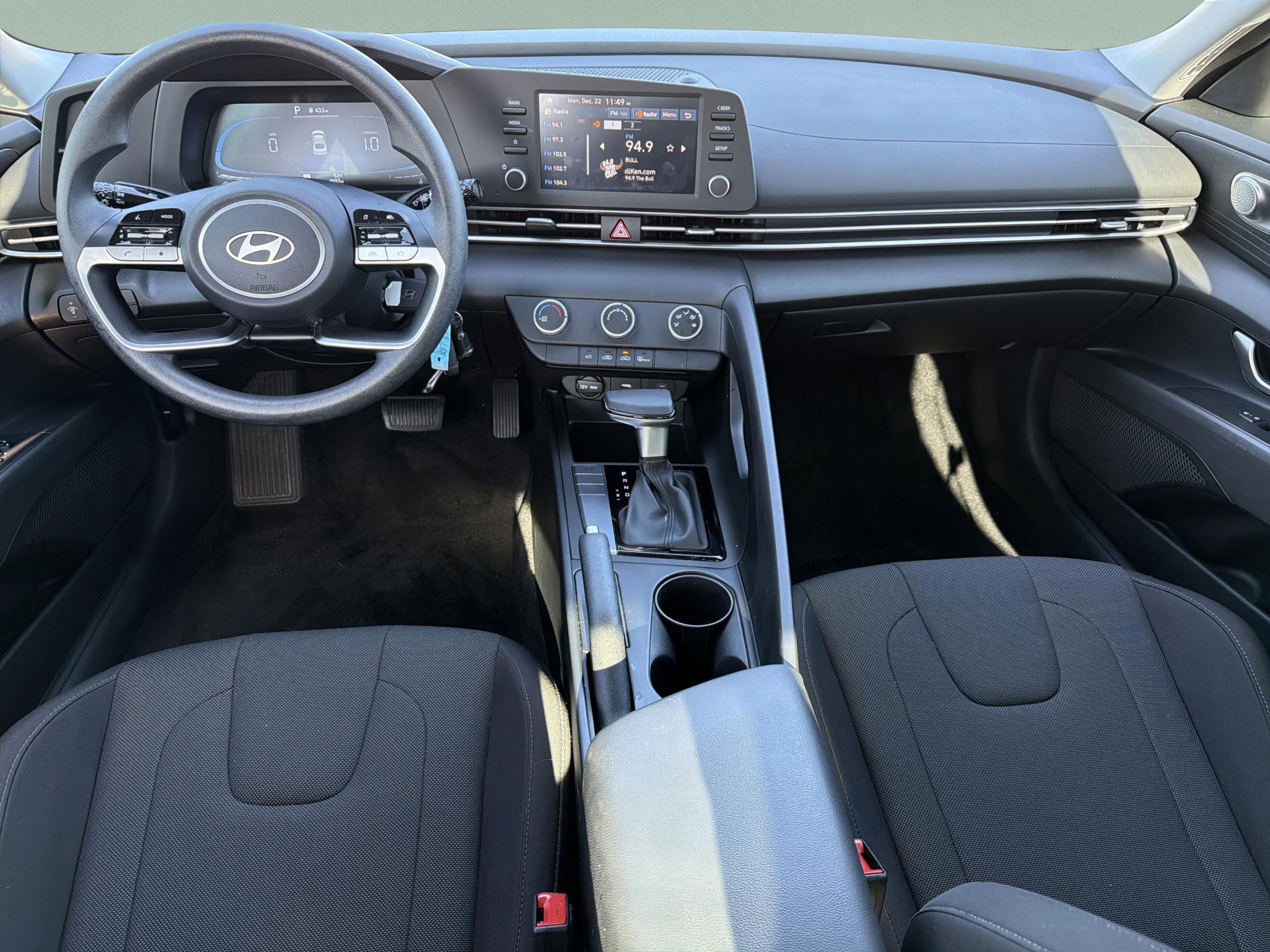 Used 2025 Hyundai Elantra SE image 9