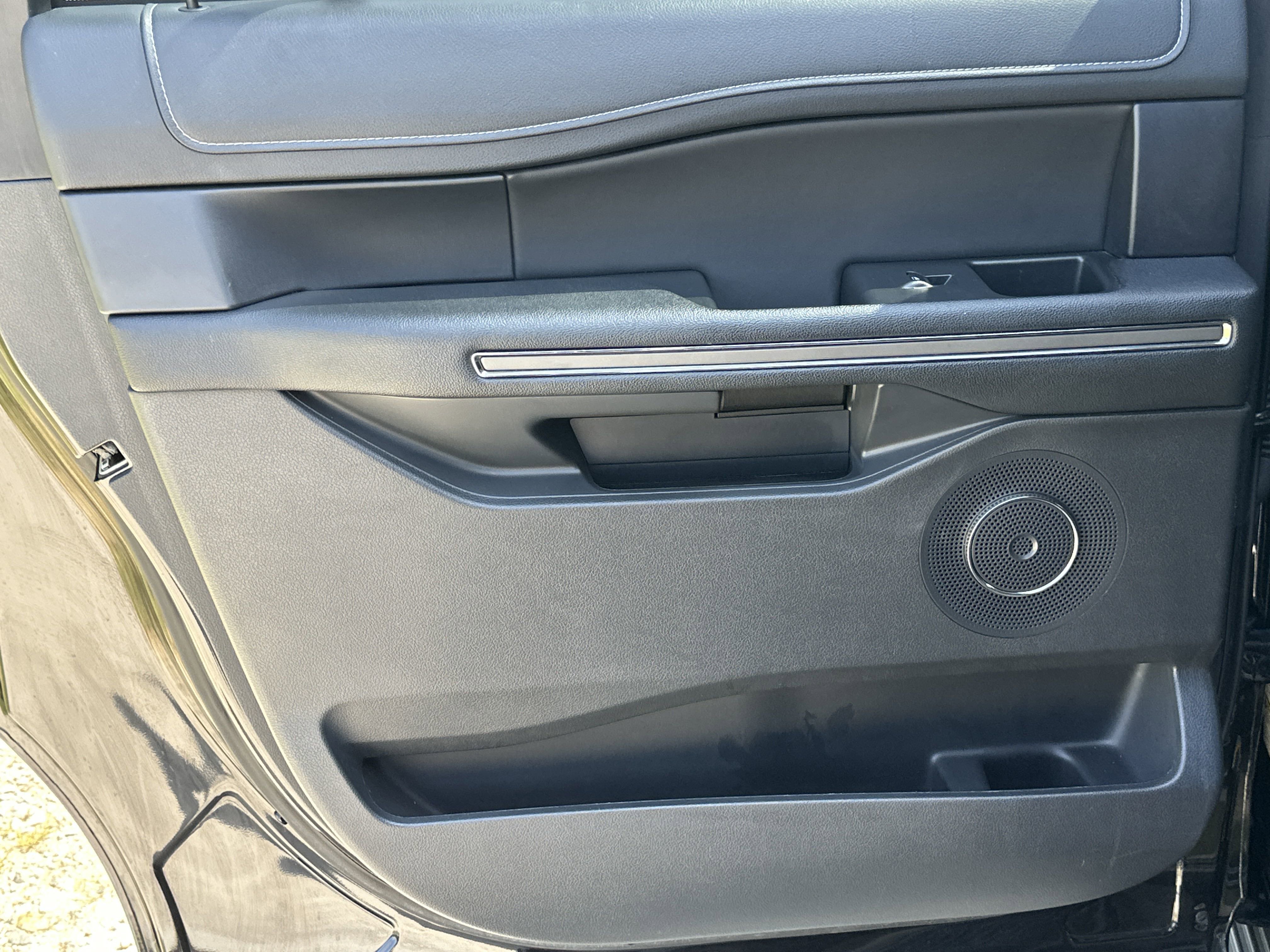 Used 2024 Ford Expedition Max XLT image 22