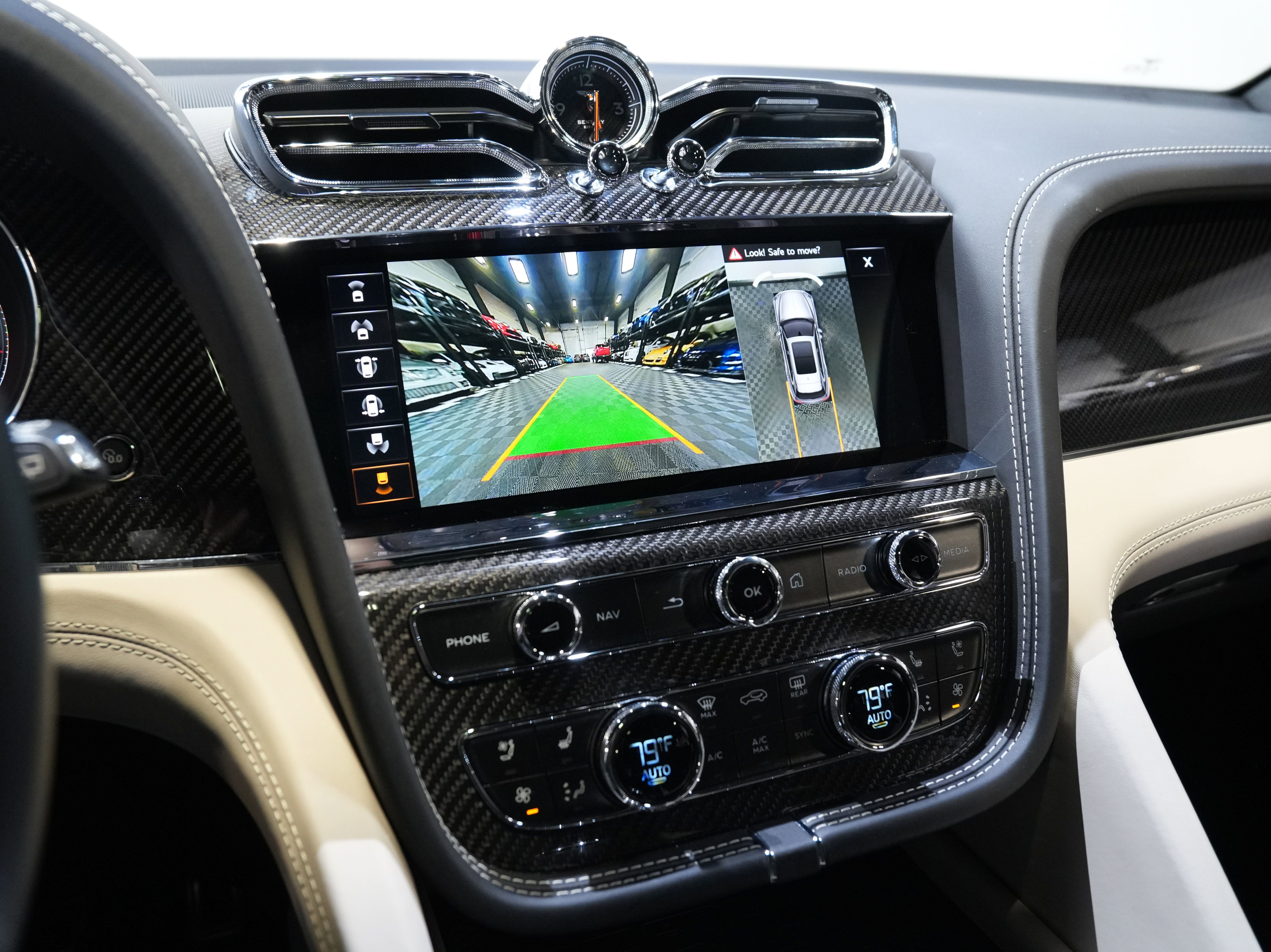 Used 2022 Bentley Bentayga image 48