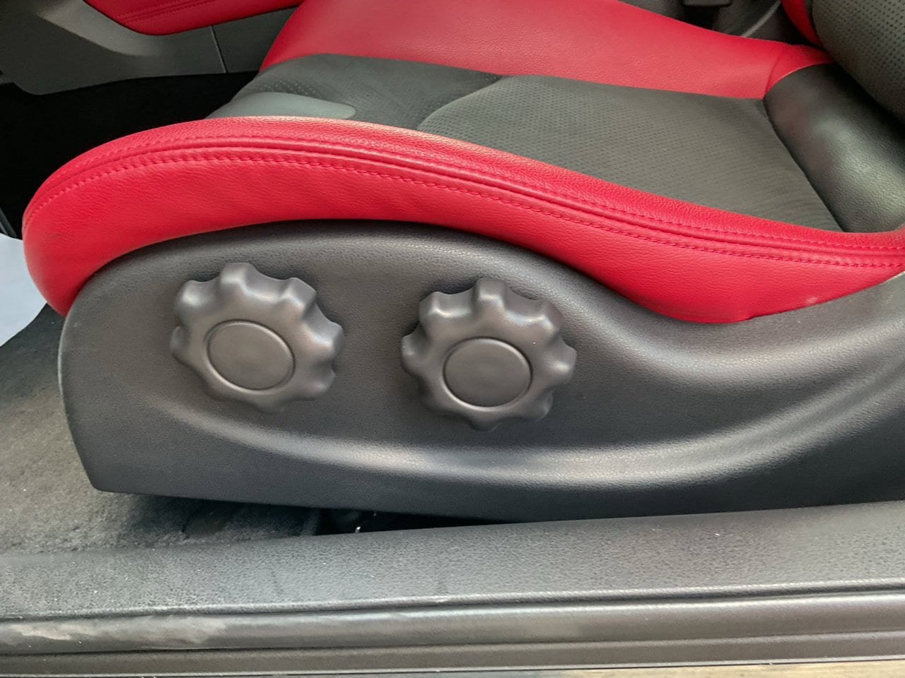 Used 2024 Nissan Z Performance w/ Floor Mat Package RWD image 9