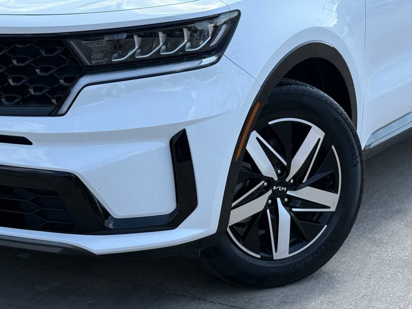 Certified 2023 Kia Sorento S image 2