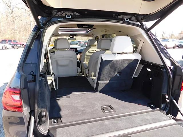 Used 2019 BMW X7 xDrive40i w/ Cold Weather Package image 11