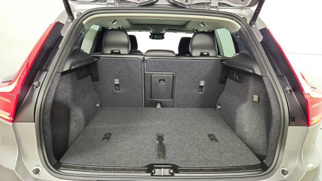 New 2026 Volvo XC40 B5 Plus w/ Protection Package Premier AWD/4WD image 39