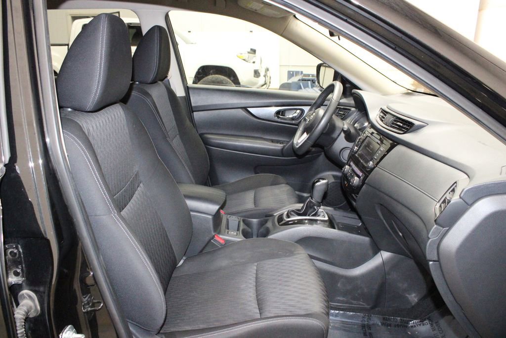 Used 2020 Nissan Rogue SV image 14