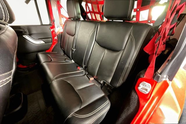 Used 2015 Jeep Wrangler Unlimited Sahara w/ Connectivity Group image 21