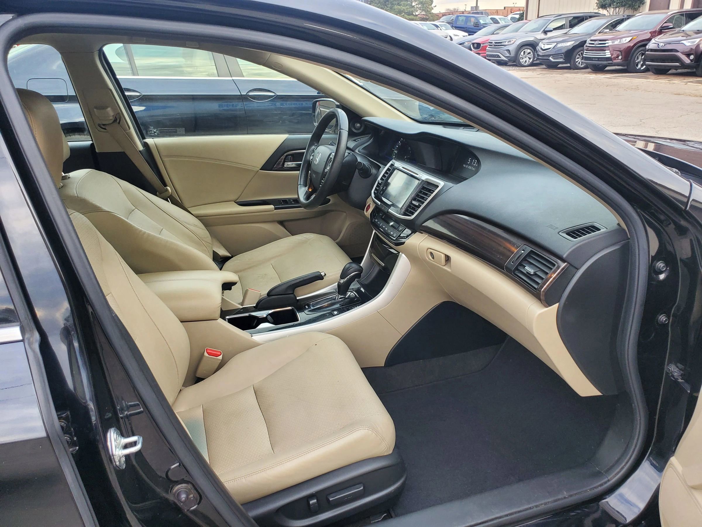 Used 2017 Honda Accord Touring image 25