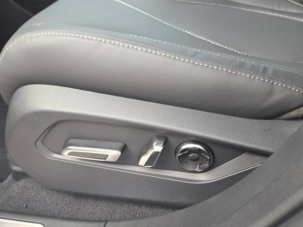 New 2026 Acura RDX SH-AWD image 25