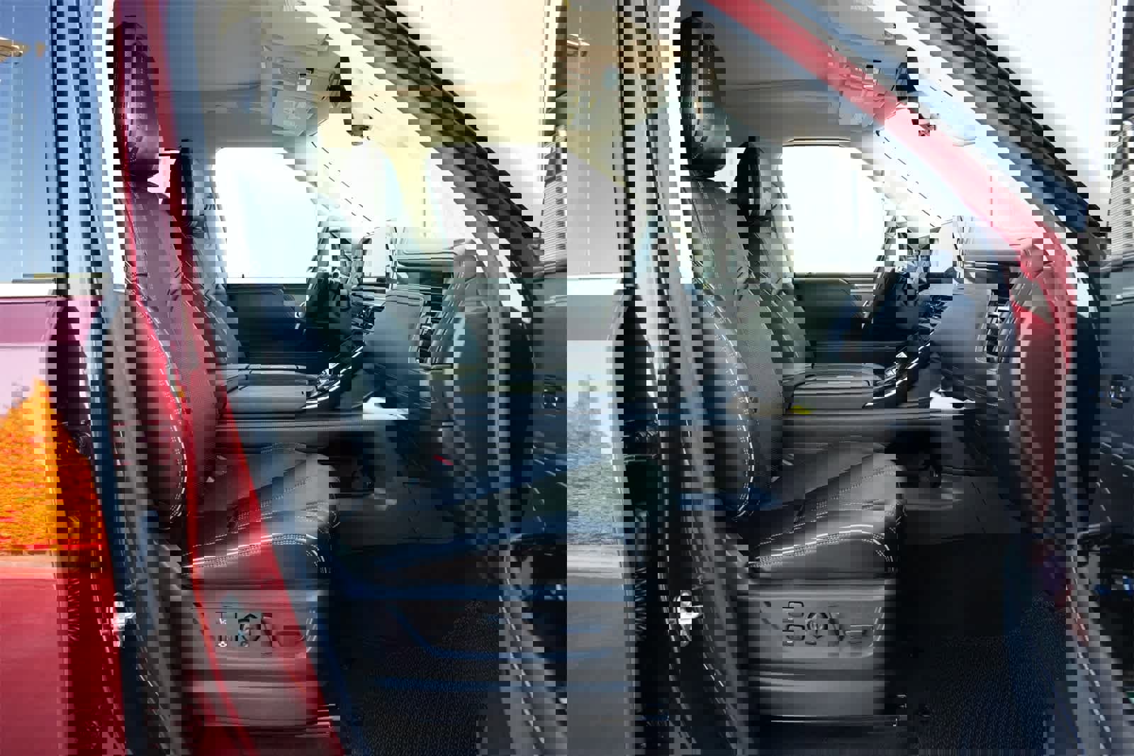 New 2025 INFINITI QX80 Sensory image 23