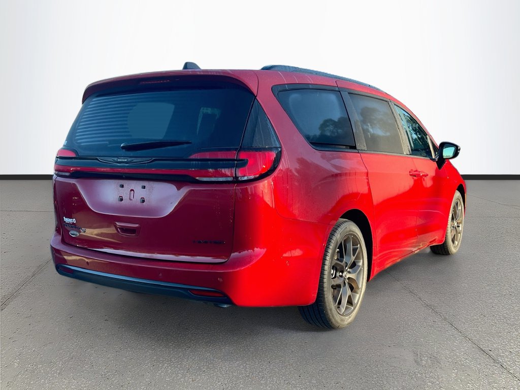 Used 2025 Chrysler Pacifica Limited FWD image 7