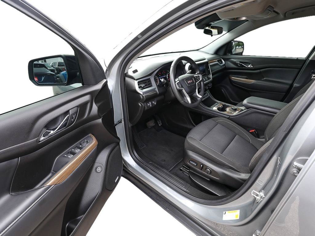 Used 2023 GMC Acadia SLE w/ Driver Convenience Package FWD image 11