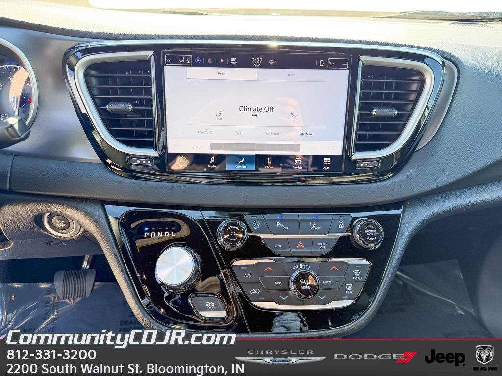 New 2026 Chrysler Voyager LX FWD image 15
