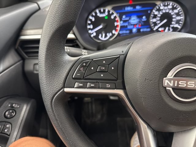 Used 2025 Nissan Altima 2.5 SV FWD image 22