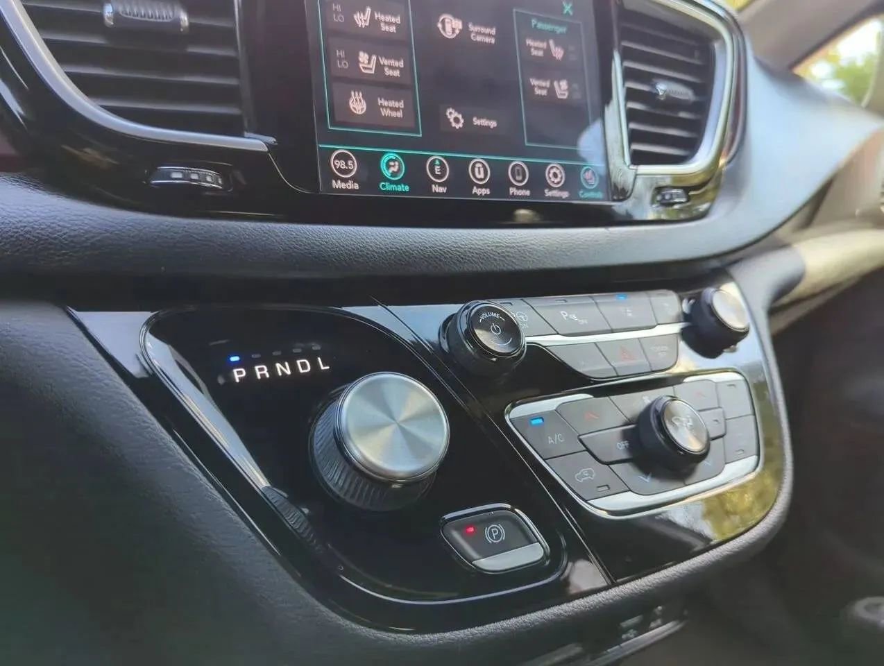 Used 2020 Chrysler Pacifica Limited FWD image 21