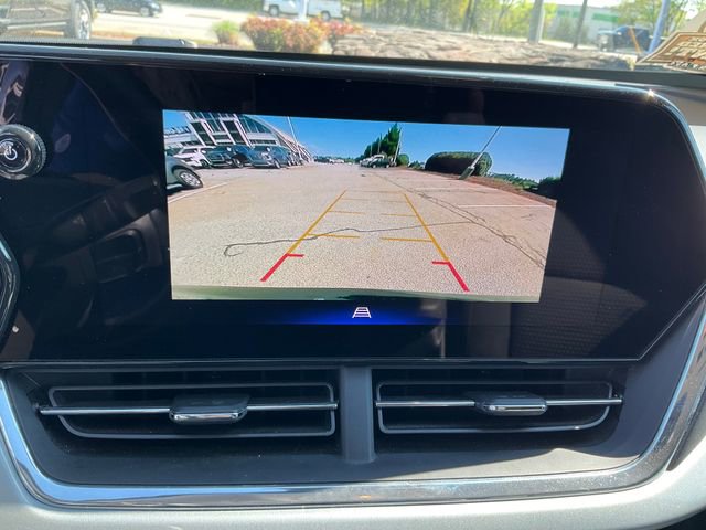 Used 2025 Chevrolet Trax LT w/ Sunroof Package image 14