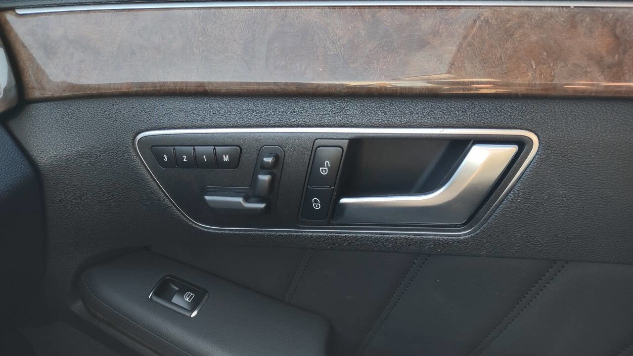 Used 2012 Mercedes-Benz E 350 4MATIC Sedan image 25