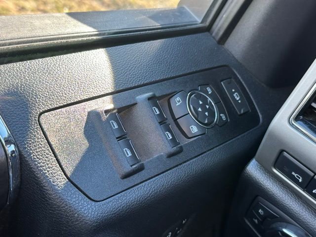 Used 2022 Ford F350 Lariat w/ Black Appearance Package image 18