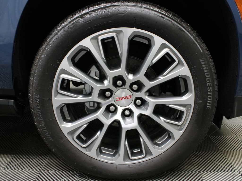 Used 2026 GMC Yukon Denali w/ Sun & Power Step Package AWD/4WD image 13