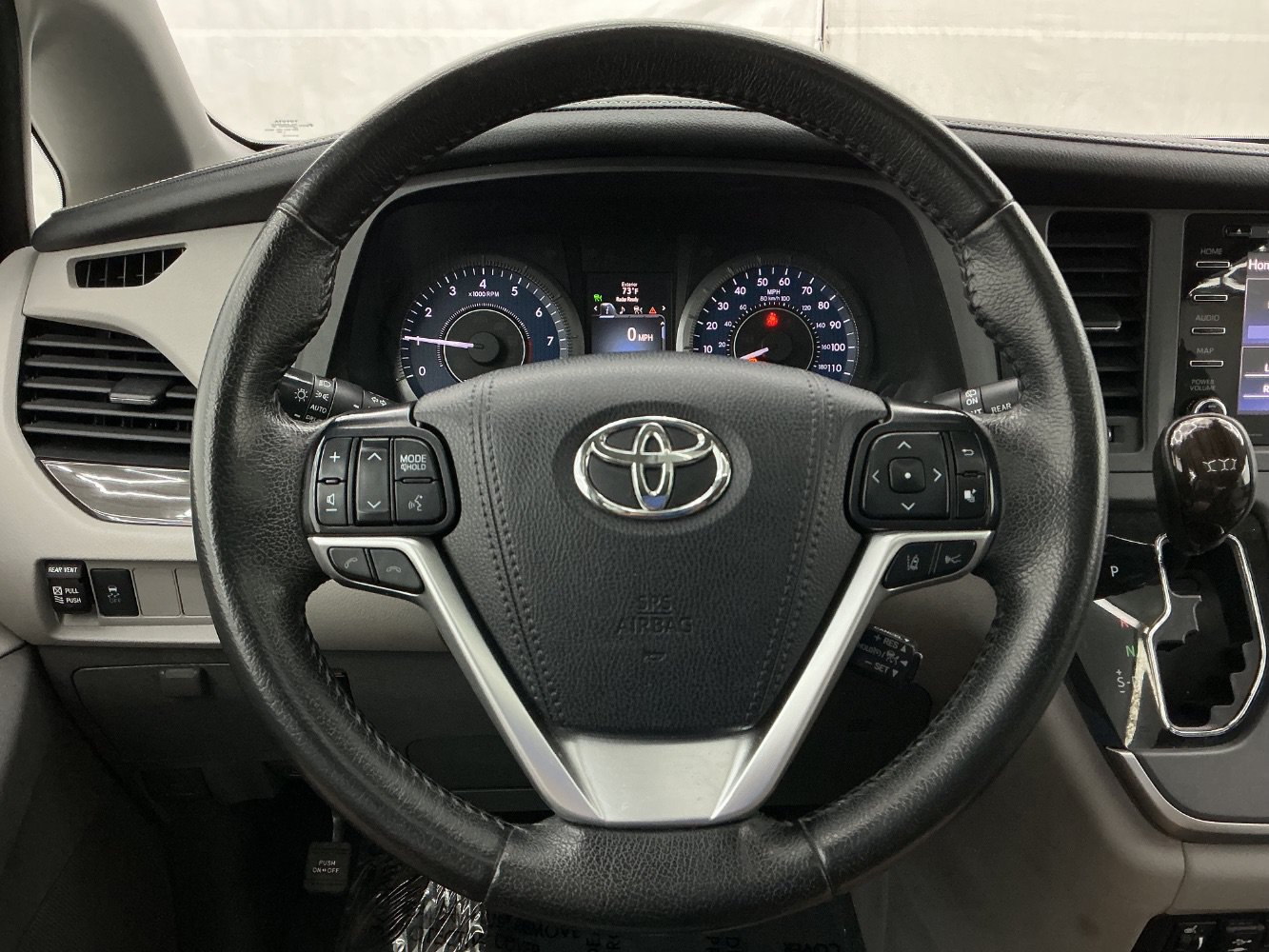 Used 2020 Toyota Sienna XLE AWD/4WD image 31