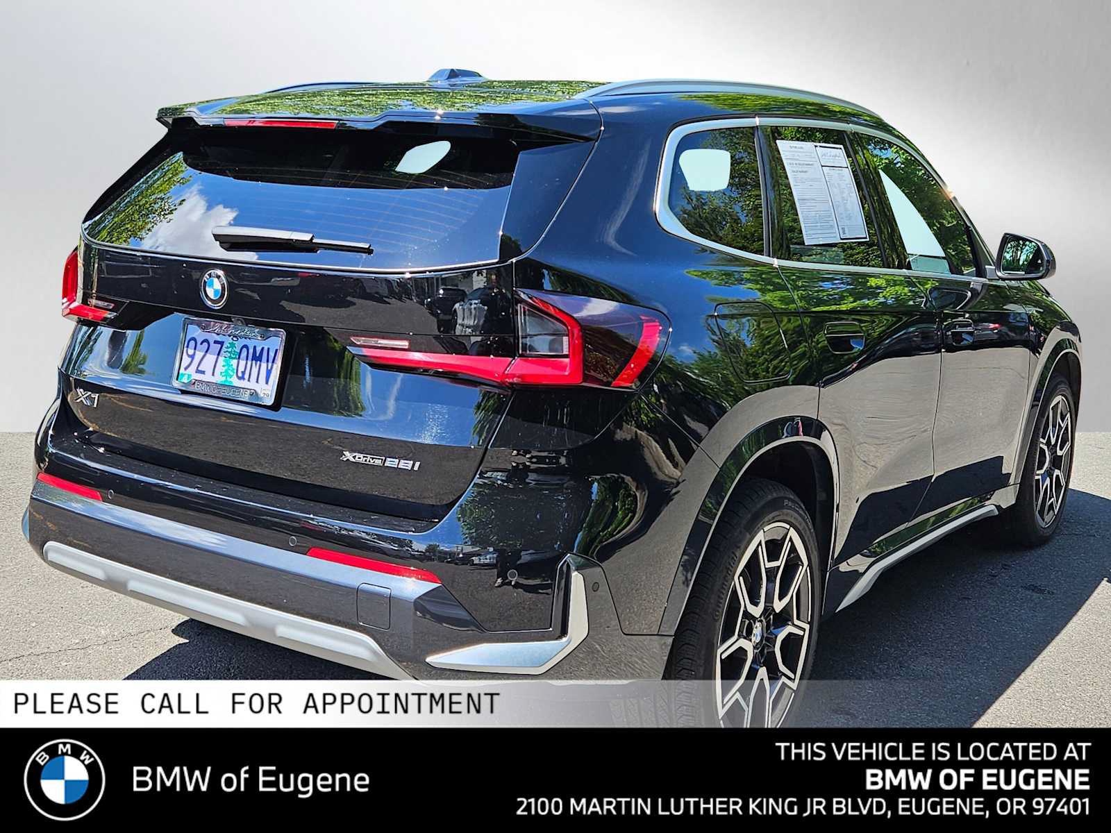Used 2025 BMW X1 xDrive28i w/ Technology Package AWD/4WD image 3