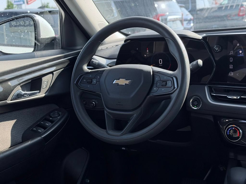 Used 2025 Chevrolet TrailBlazer LT AWD/4WD image 21