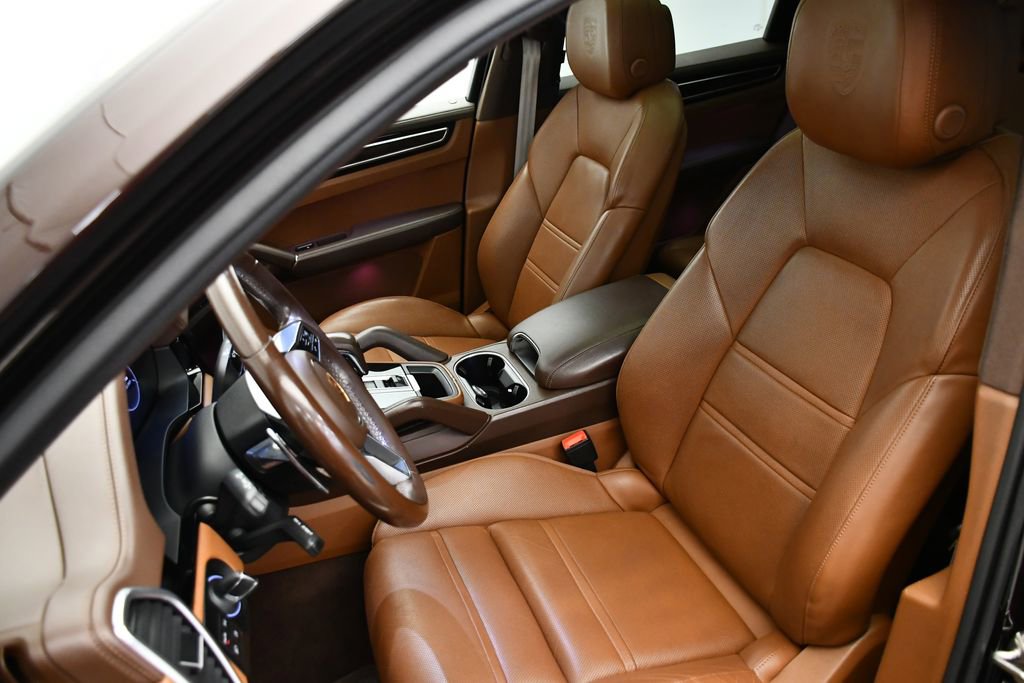 Used 2023 Porsche Cayenne Platinum Edition image 41