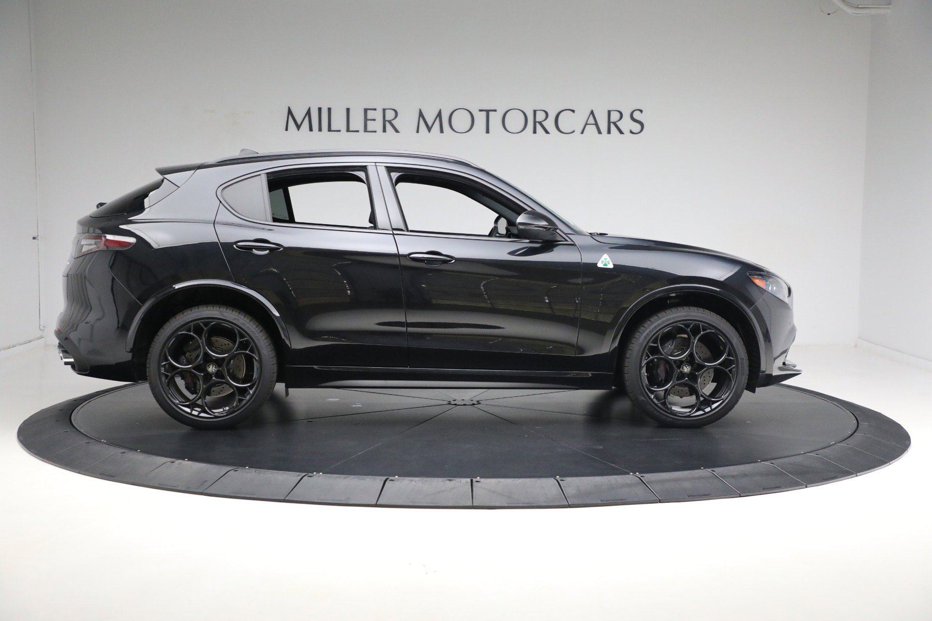 New 2024 Alfa Romeo Stelvio Quadrifoglio w/ Active Assist Plus Package AWD/4WD image 23