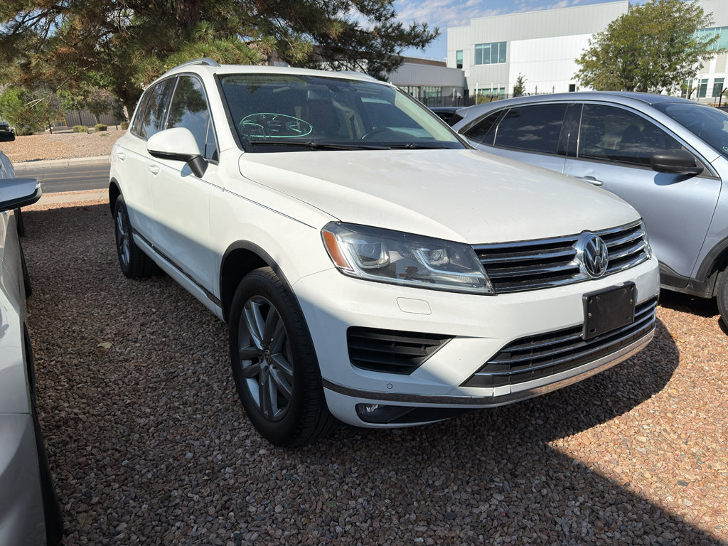 Used 2015 Volkswagen Touareg VR6 AWD/4WD image 2