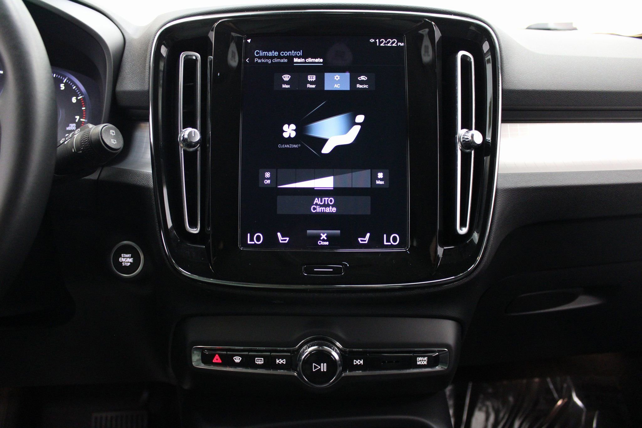 Used 2021 Volvo XC40 T5 Momentum image 41