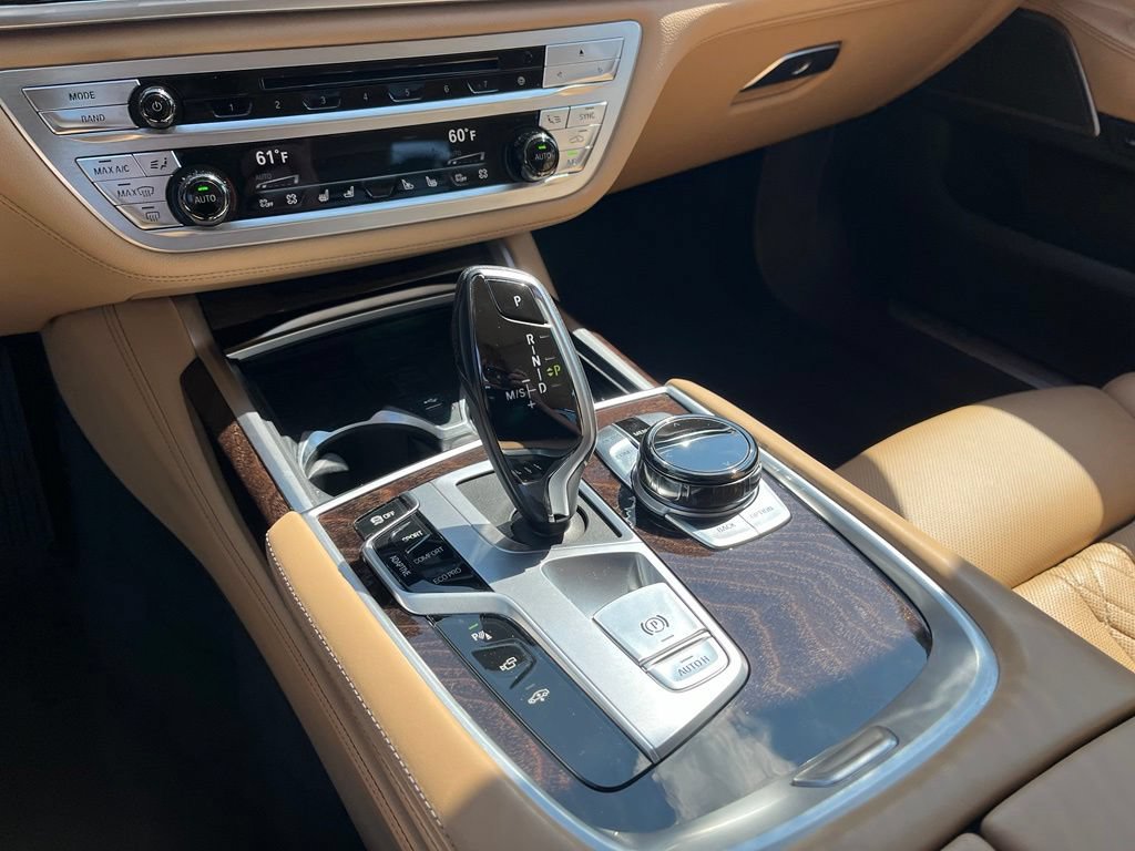 Used 2020 BMW 750i xDrive w/ Executive Package AWD/4WD image 39