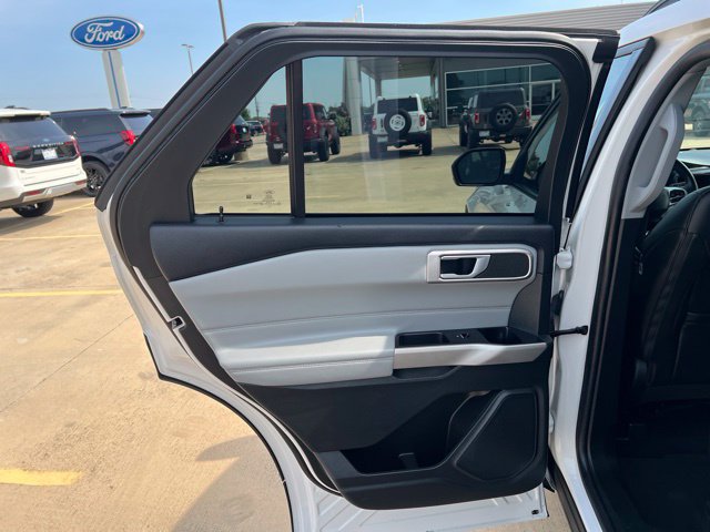 Used 2023 Ford Explorer XLT w/ Equipment Group 202A AWD/4WD image 15