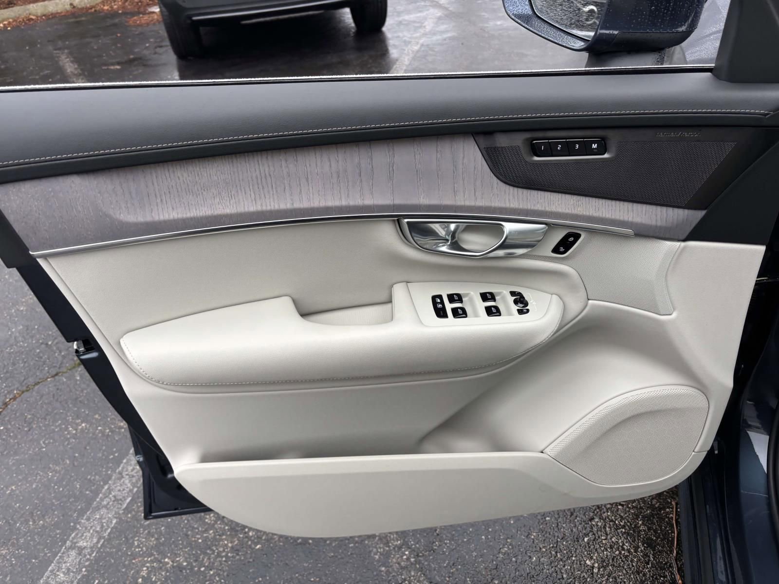 New 2026 Volvo XC90 T8 Ultra w/ Protection Package Premier AWD/4WD image 11