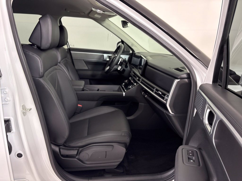 Used 2025 Hyundai Santa Fe SEL FWD image 12