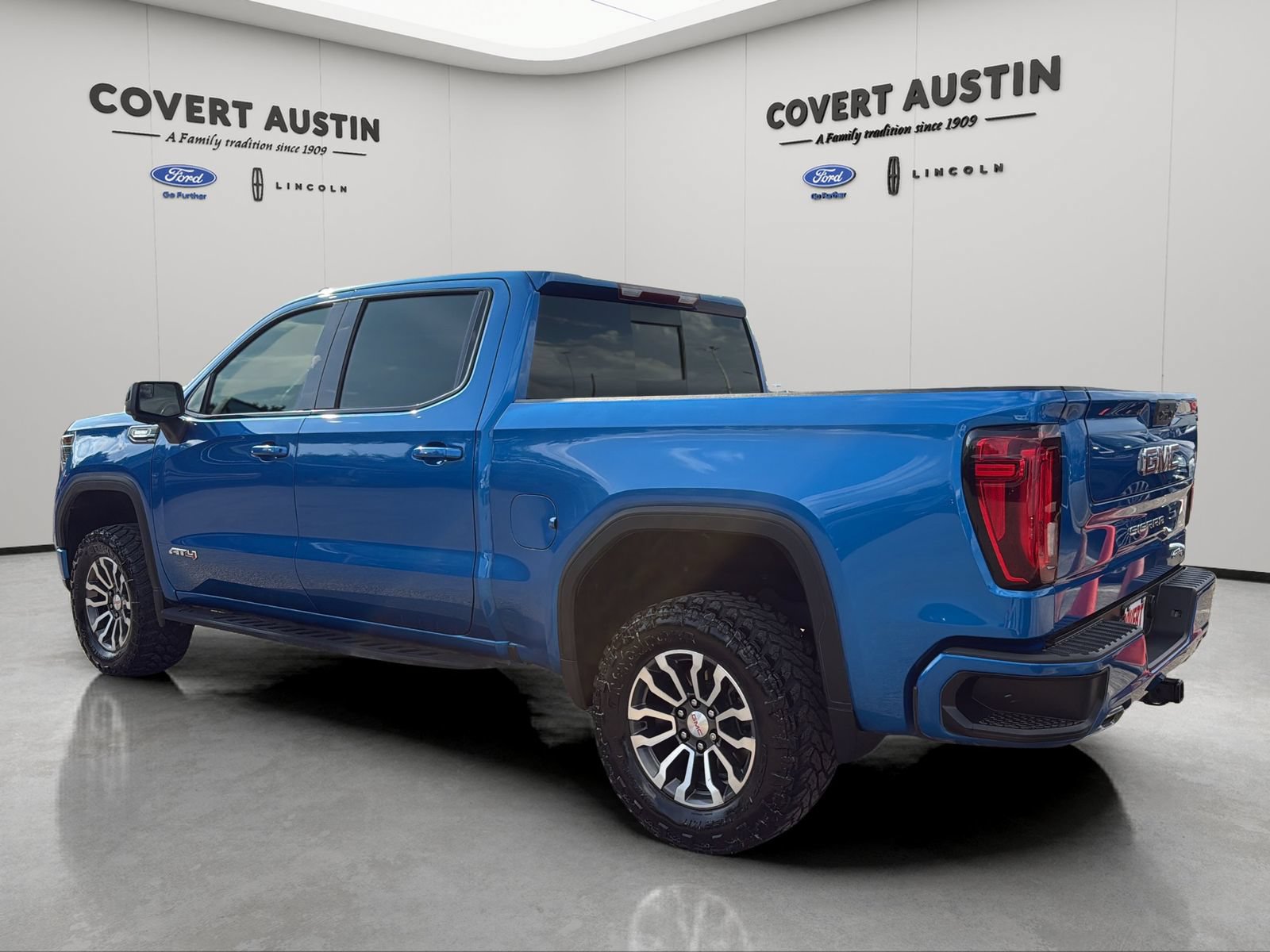 Used 2022 GMC Sierra 1500 AT4 w/ AT4 Preferred Package AWD/4WD image 3