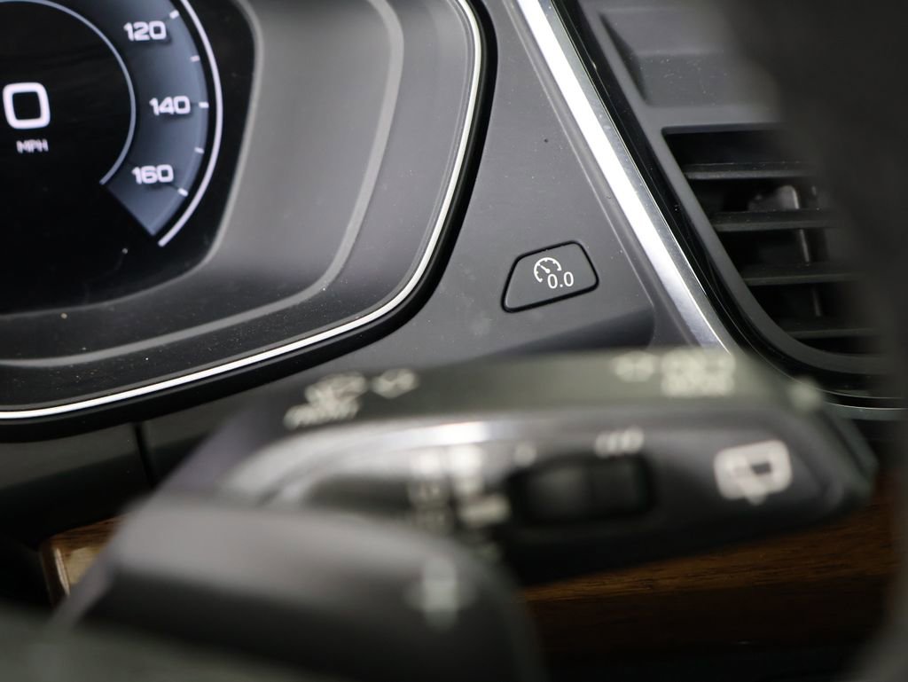 Used 2024 Audi Q5 e Premium w/ Convenience Package image 31