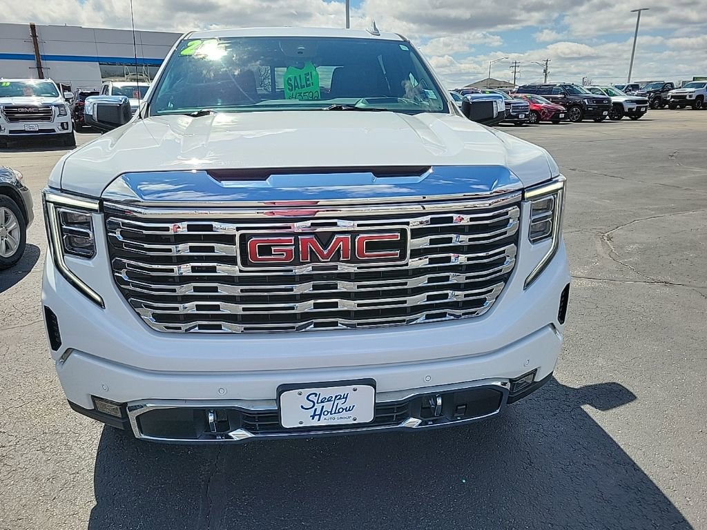 Used 2022 GMC Sierra 1500 Denali w/ Technology Package AWD/4WD image 2