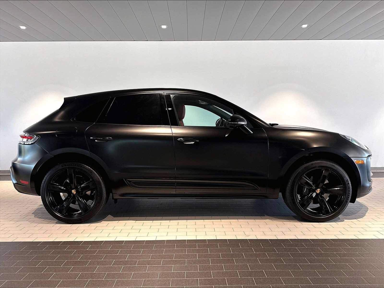 Used 2023 Porsche Macan AWD/4WD image 11