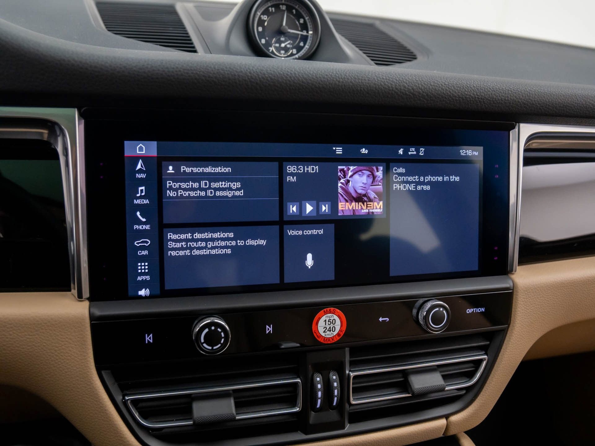 Certified 2025 Porsche Macan image 25