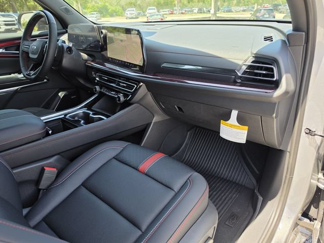 New 2026 Chevrolet Traverse RS w/ LPO, Floor Liner Package FWD image 15