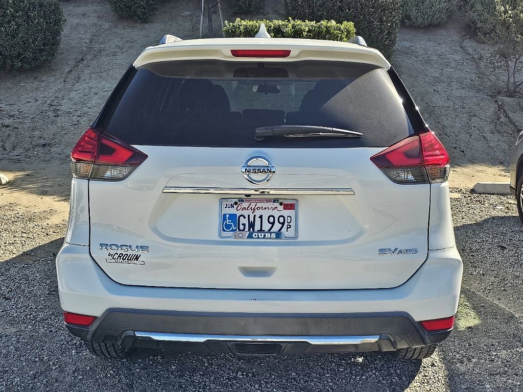 Used 2017 Nissan Rogue SV w/ SV Premium Package image 10