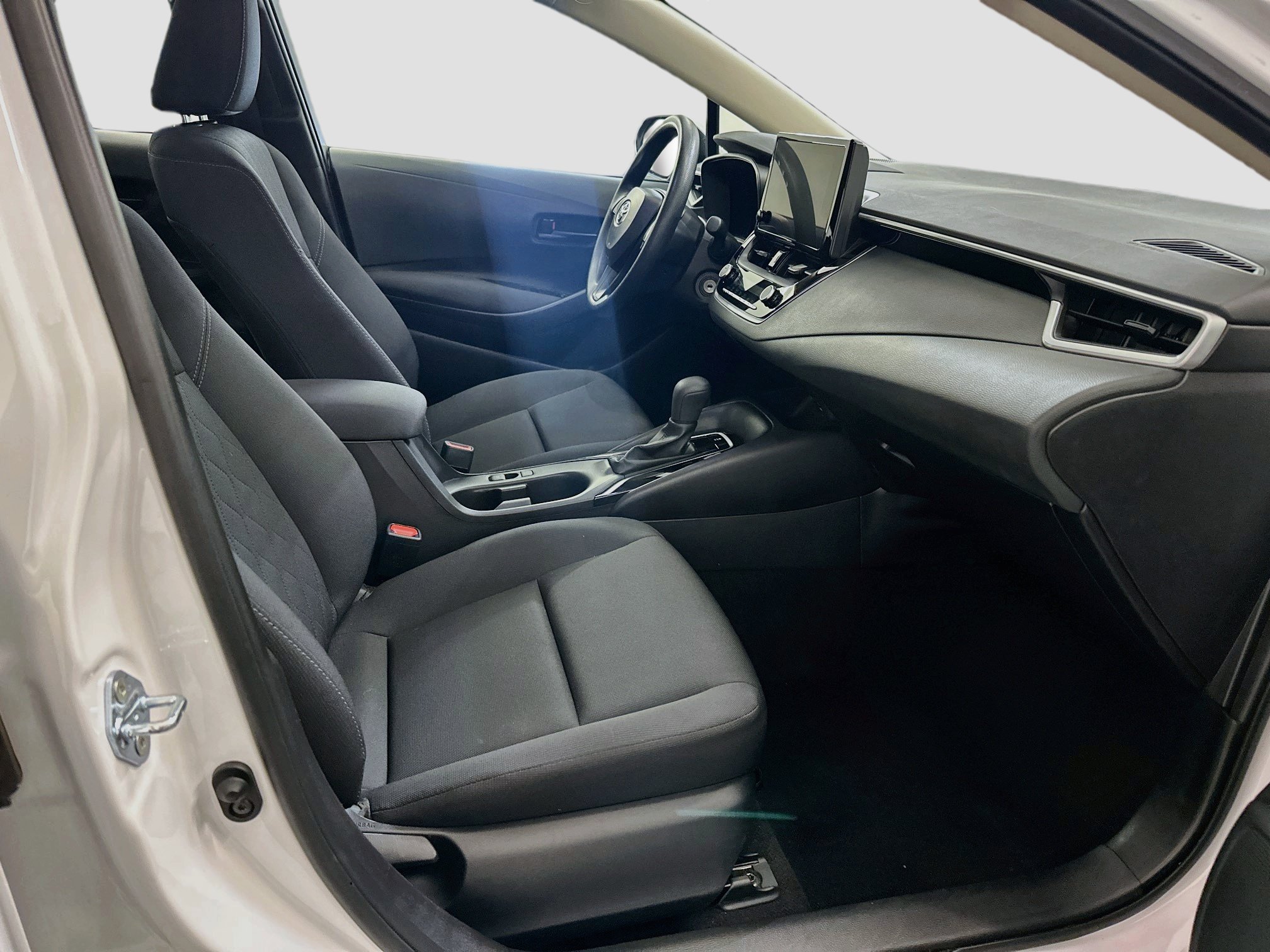 Used 2026 Toyota Corolla LE FWD image 32