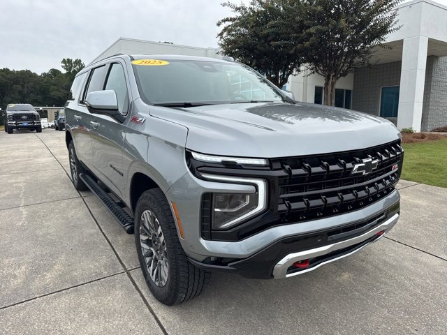 Used 2025 Chevrolet Suburban Z71 w/ Comfort Package image 1
