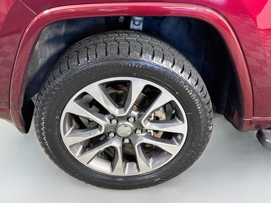 Used 2018 Jeep Grand Cherokee Overland AWD/4WD image 4