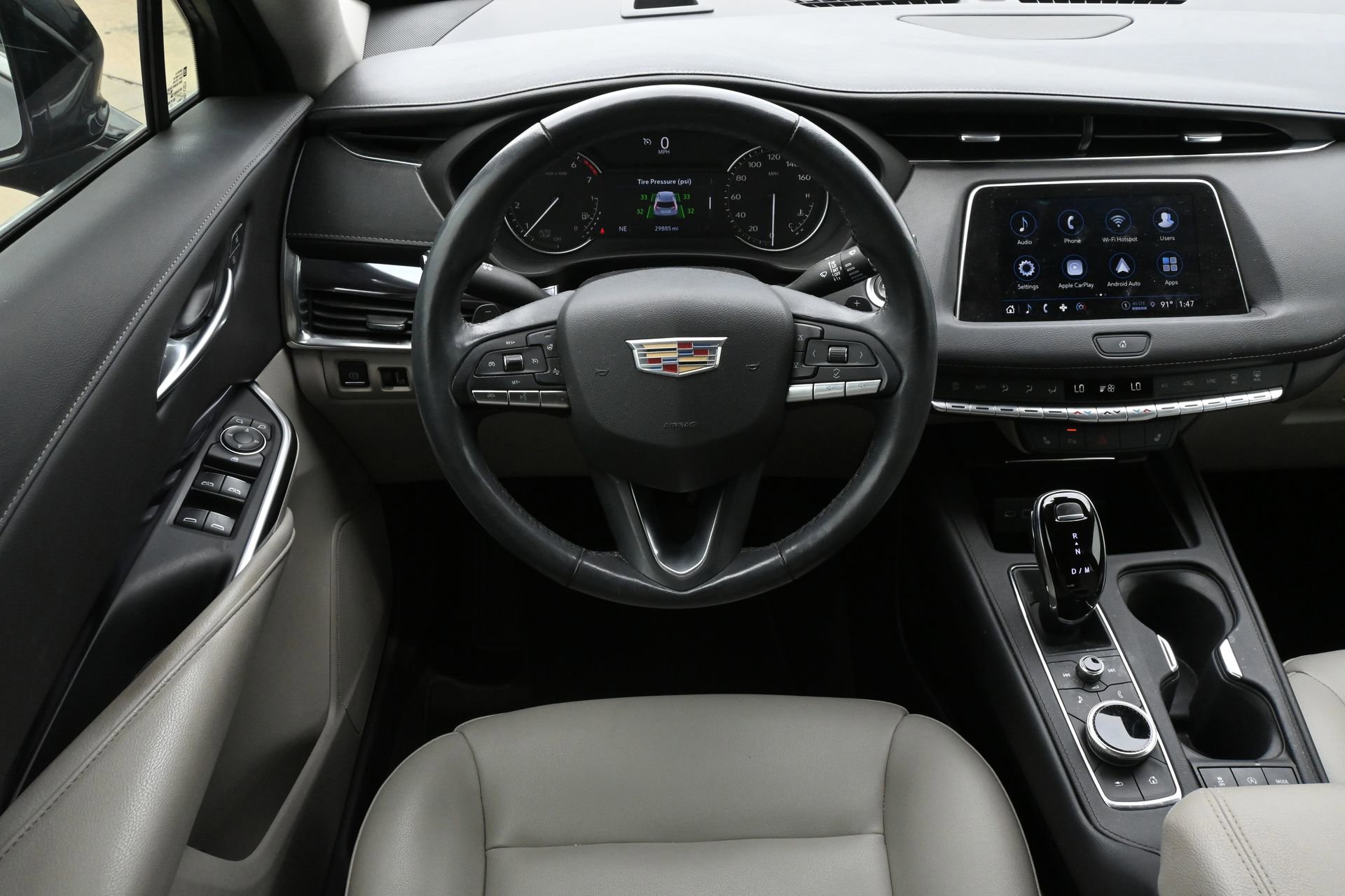 Used 2023 Cadillac XT4 Luxury w/ Cold Weather Package FWD image 9