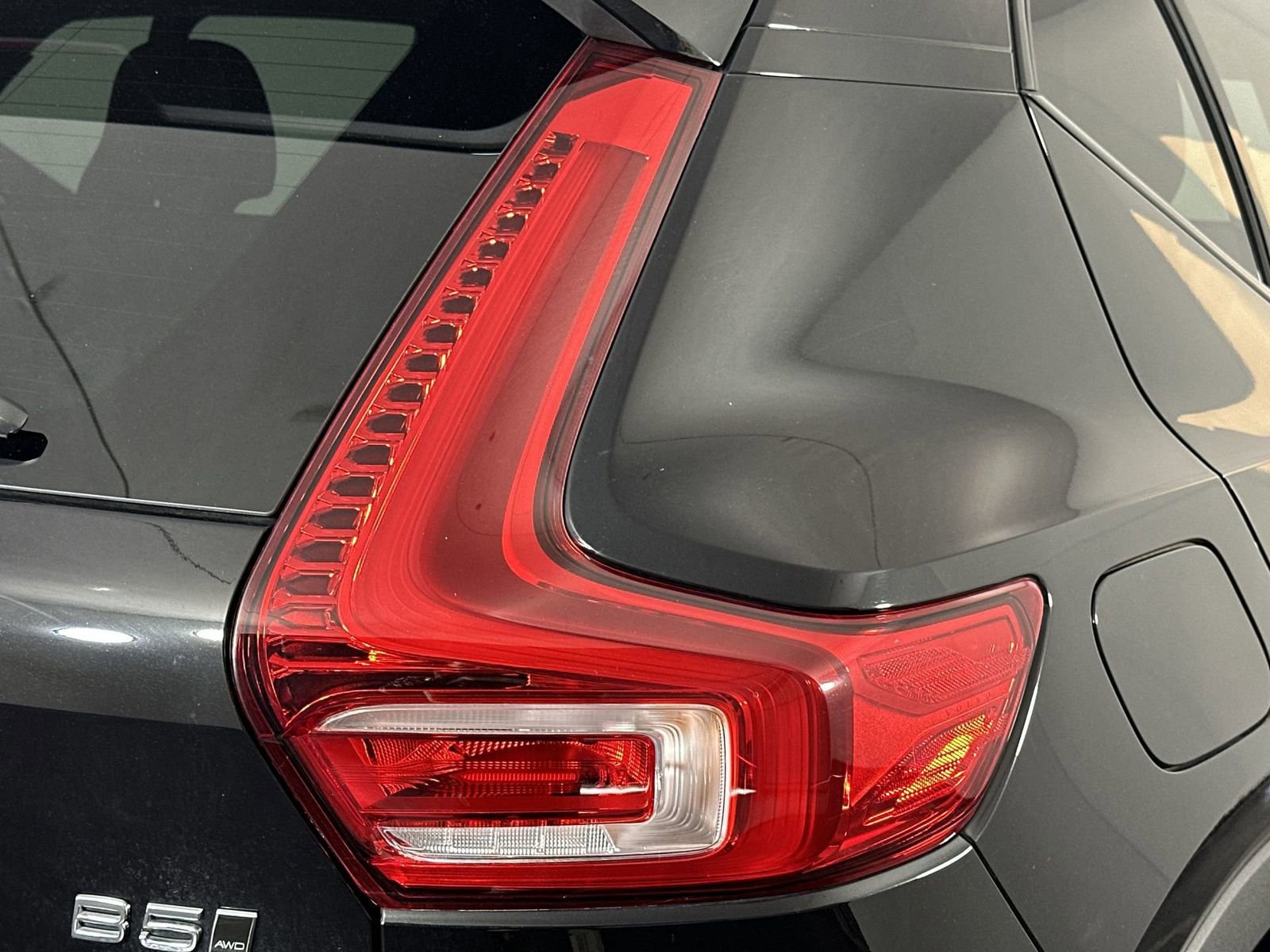 Used 2025 Volvo XC40 B5 Plus image 26